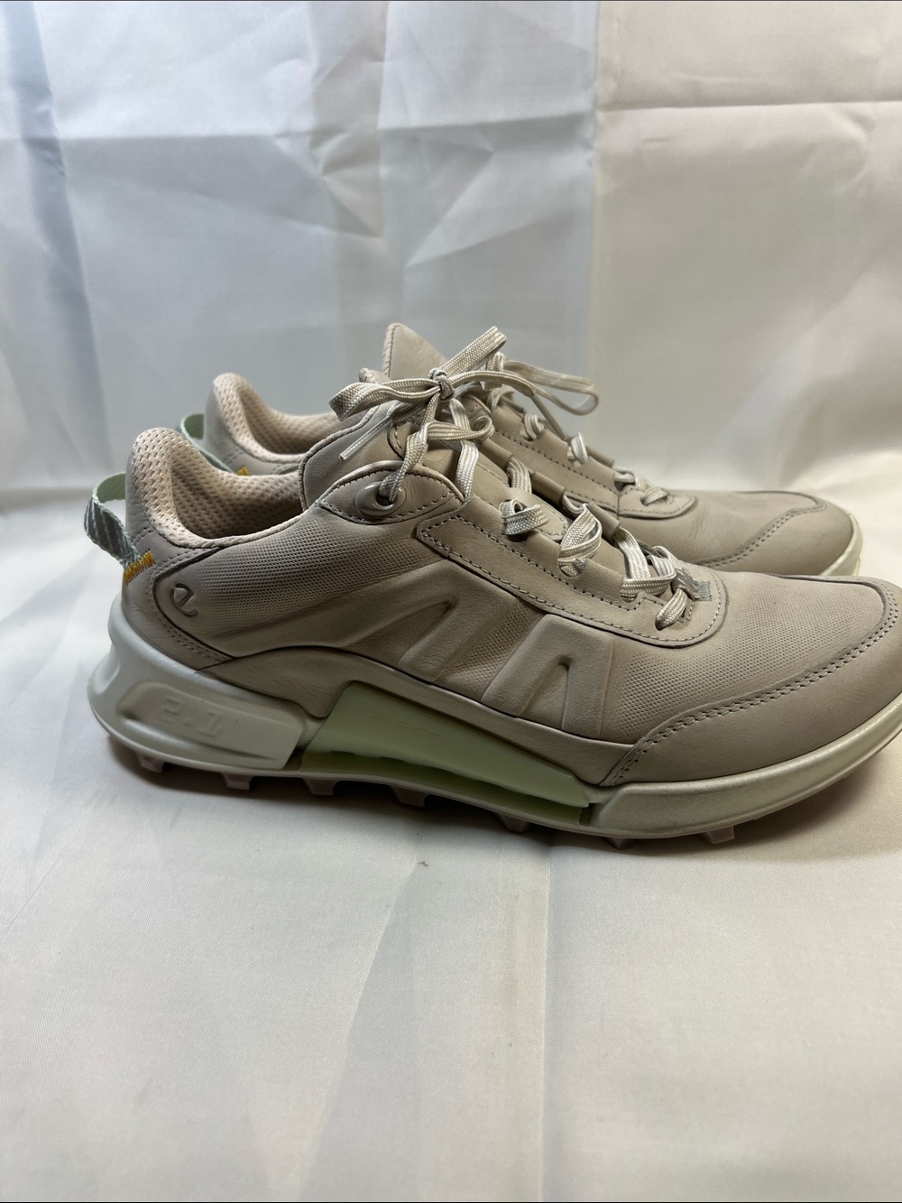 Ecco women’s Light Beige and Pale Green Casual Sneakers